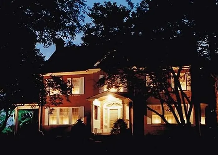 Candlelight Inn Bed And Breakfast